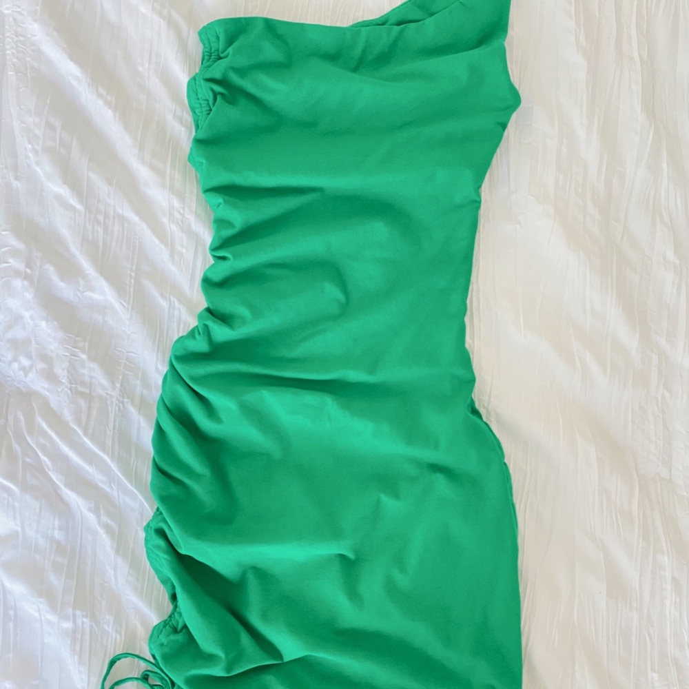 Superdown Meena One Shoulder Green Mini Dress